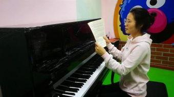 吃瓜钢琴老师,揭秘吃瓜钢琴老师的趣味人生