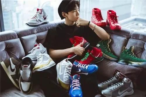 娱乐吃瓜爱鞋小生