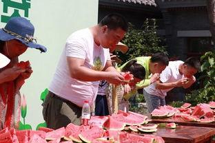 农村小镇吃瓜大赛,农村小镇的夏日吃瓜狂欢盛宴