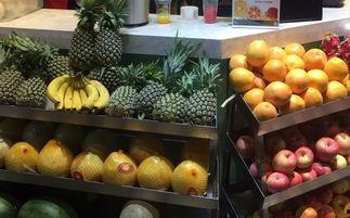 吃菠萝还是吃哈密瓜好吃,一场味蕾的较量，谁才是水果之王？”